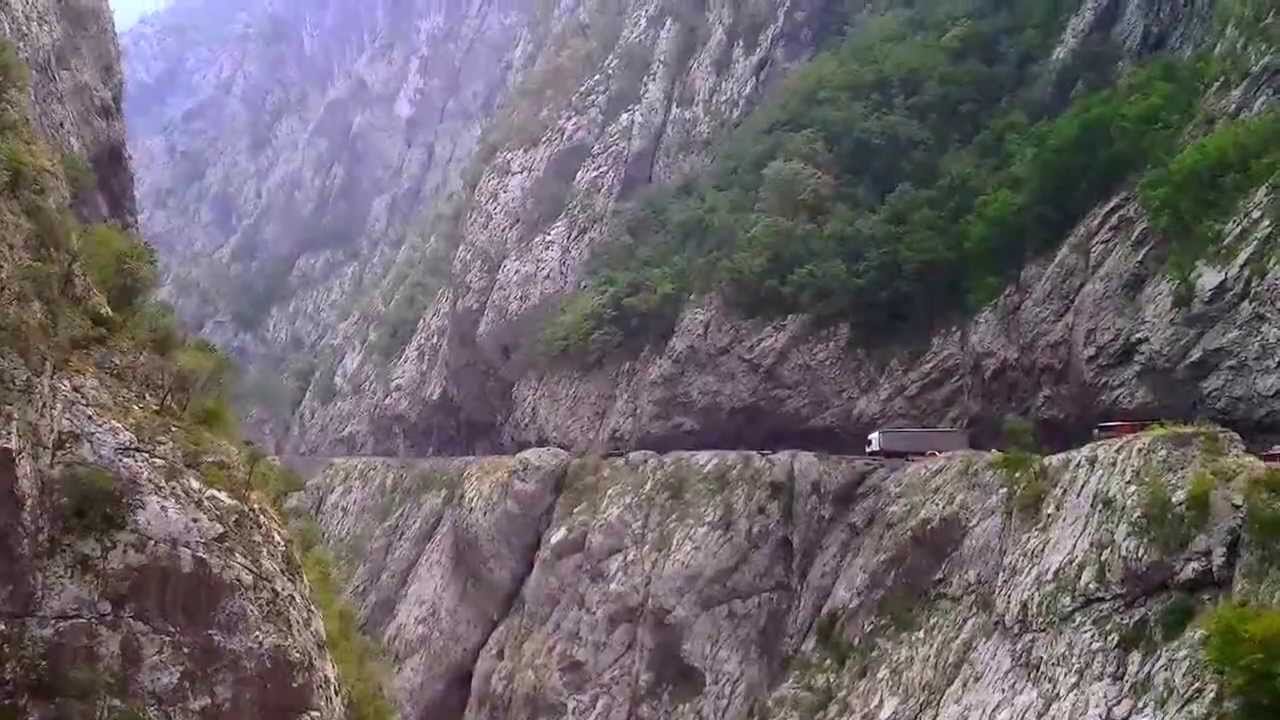 Железная дорога в черногории в горах Железная дорога в черногории в горах